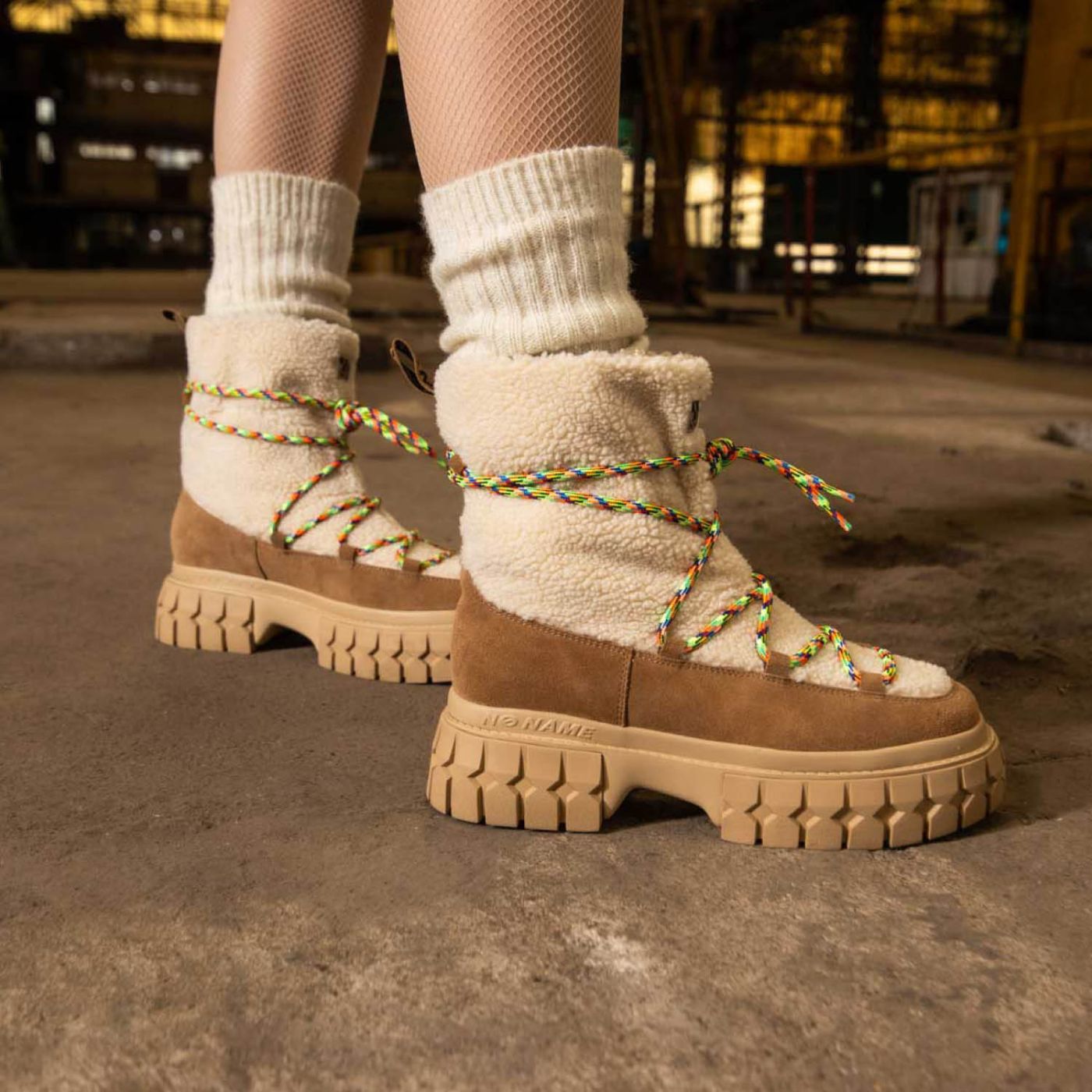 Boots femme GRAVITEE SNOWBOOTS BLANC CASSE NOISETTE